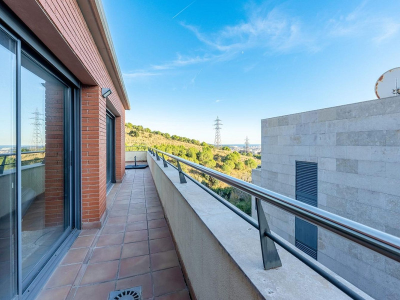Современная вилла с бассейном в Esplugues de Llobregat, Барселона. Фото:  47