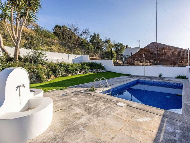 Роскошная вилла с панорамными видами и бассейном в Esplugues de Llobregat, Барселона. Фото:  11