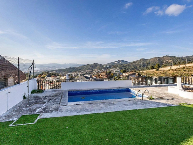 Роскошная вилла с панорамными видами и бассейном в Esplugues de Llobregat, Барселона. Фото:  12