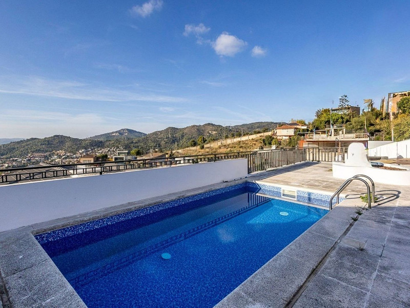 Роскошная вилла с панорамными видами и бассейном в Esplugues de Llobregat, Барселона. Фото:  13