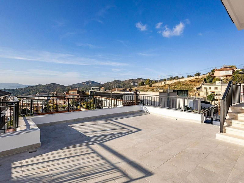 Роскошная вилла с панорамными видами и бассейном в Esplugues de Llobregat, Барселона. Фото:  14