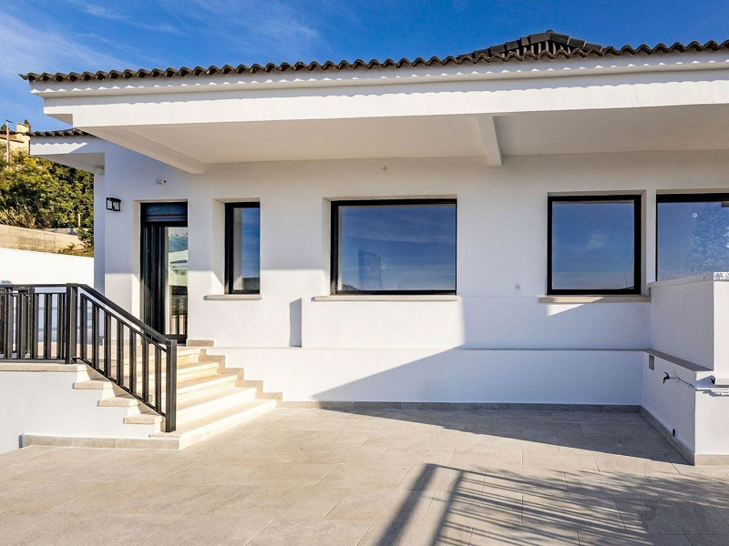 Роскошная вилла с панорамными видами и бассейном в Esplugues de Llobregat, Барселона. Фото:  15