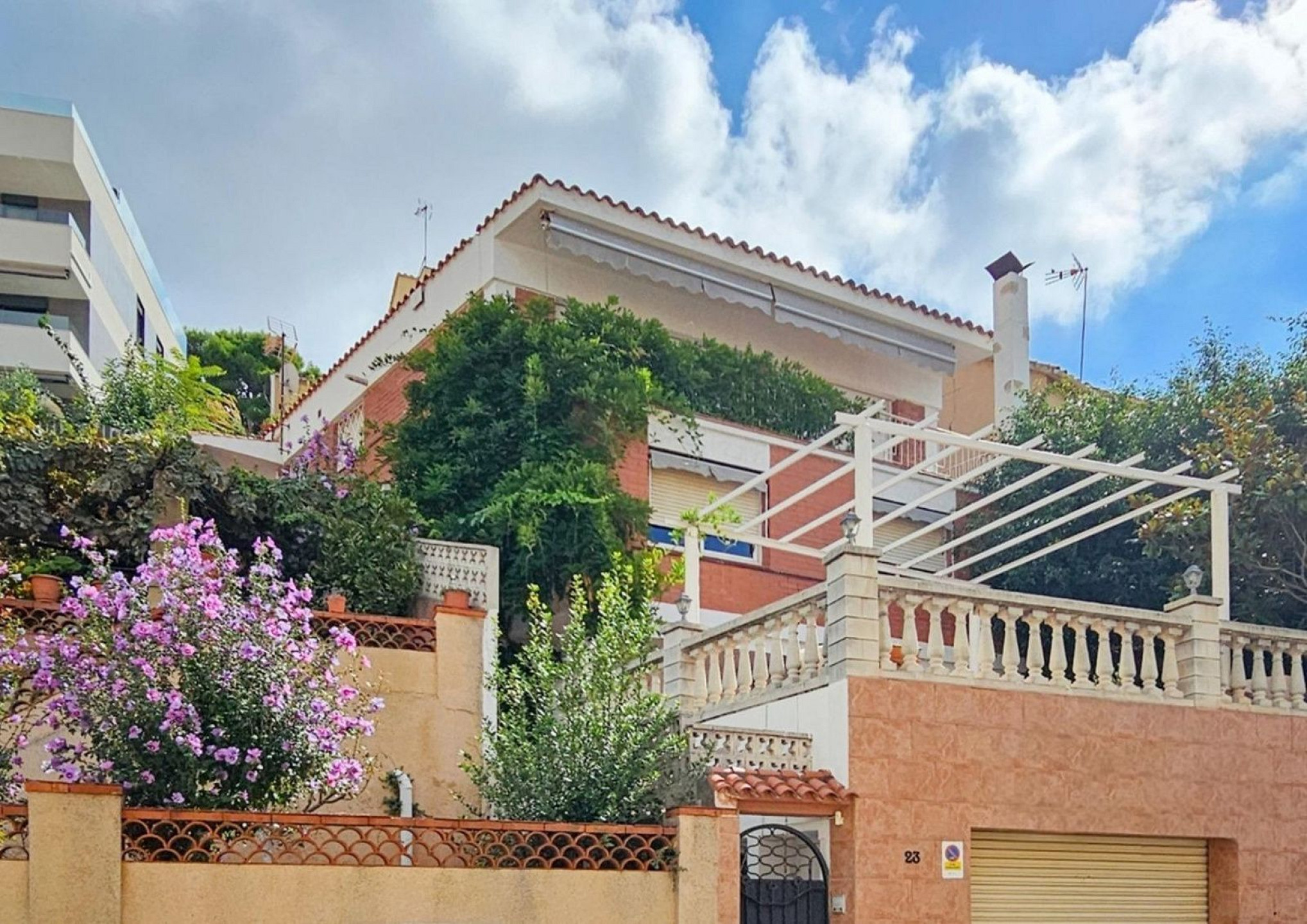 Современный дом с садом в Esplugues de Llobregat, Барселона
