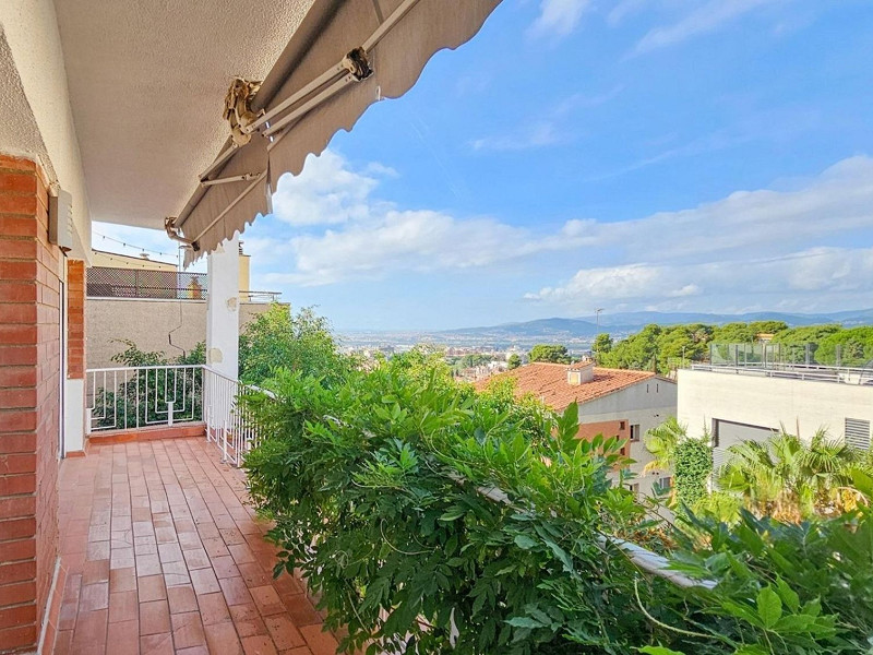 Современный дом с садом в Esplugues de Llobregat, Барселона. Фото:  4