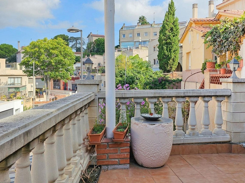 Современный дом с садом в Esplugues de Llobregat, Барселона. Фото:  7