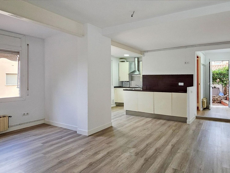 Современный дом с садом в Esplugues de Llobregat, Барселона. Фото:  11