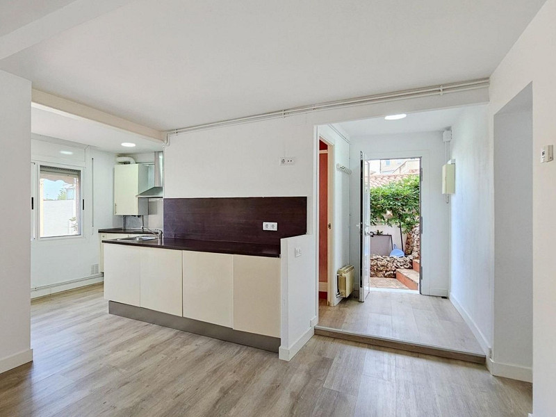 Современный дом с садом в Esplugues de Llobregat, Барселона. Фото:  14