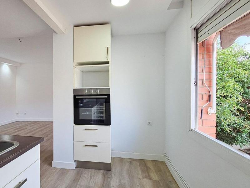 Современный дом с садом в Esplugues de Llobregat, Барселона. Фото:  16