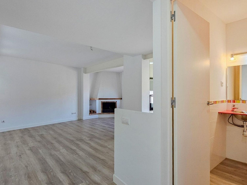 Современный дом с садом в Esplugues de Llobregat, Барселона. Фото:  18