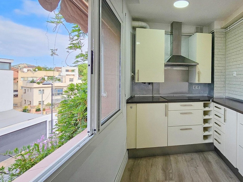 Современный дом с садом в Esplugues de Llobregat, Барселона. Фото:  20
