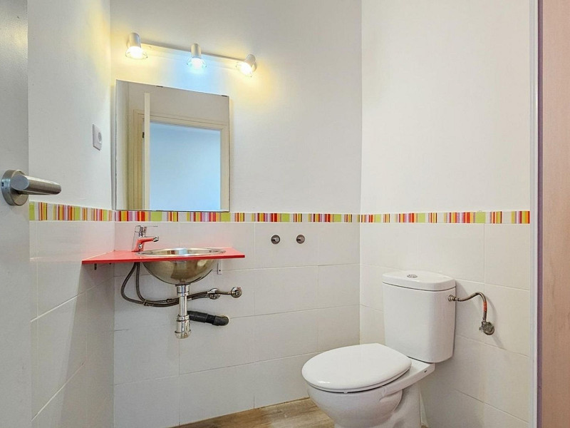 Современный дом с садом в Esplugues de Llobregat, Барселона. Фото:  21