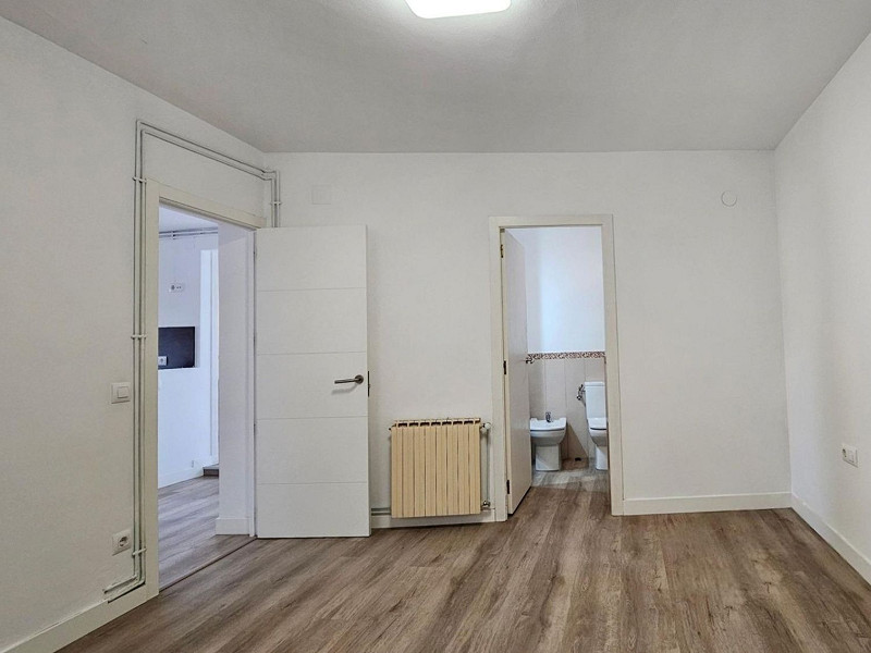 Современный дом с садом в Esplugues de Llobregat, Барселона. Фото:  24