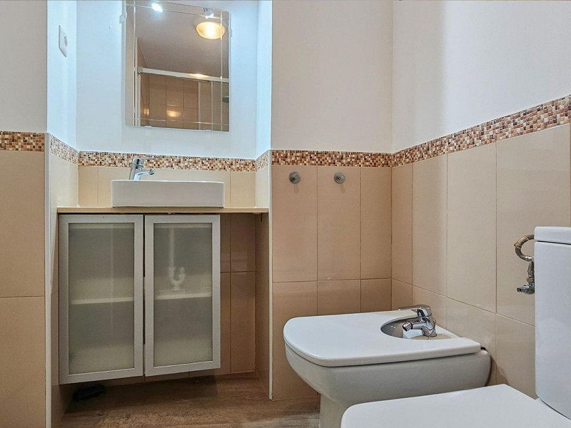 Современный дом с садом в Esplugues de Llobregat, Барселона. Фото:  25