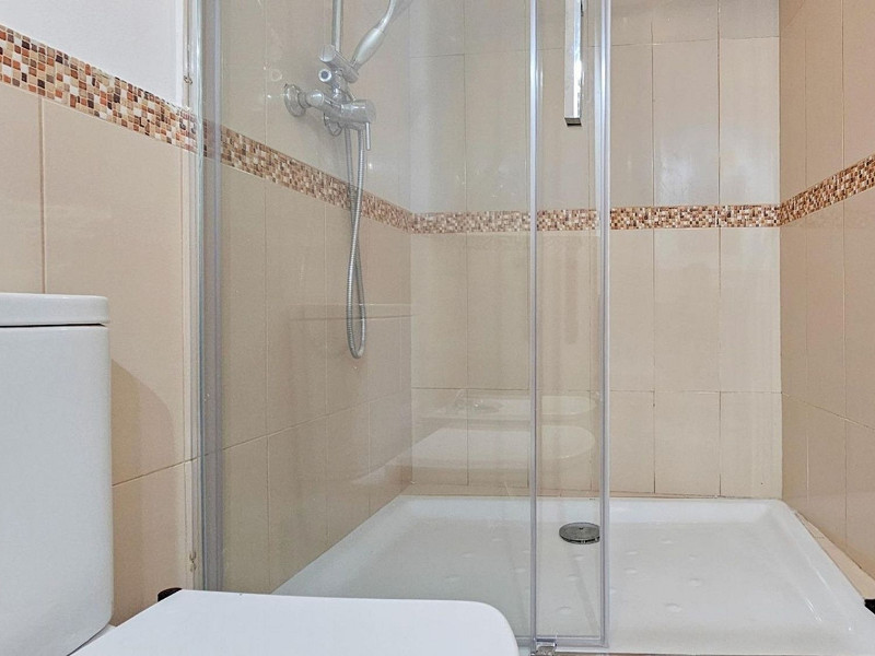 Современный дом с садом в Esplugues de Llobregat, Барселона. Фото:  26