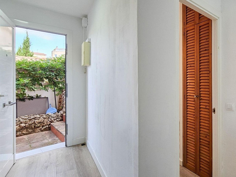 Современный дом с садом в Esplugues de Llobregat, Барселона. Фото:  27