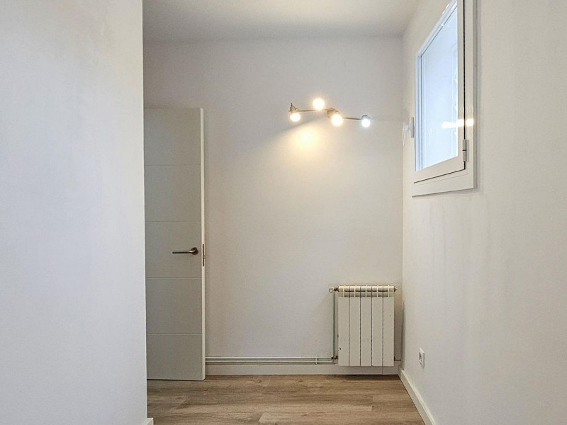Современный дом с садом в Esplugues de Llobregat, Барселона. Фото:  28