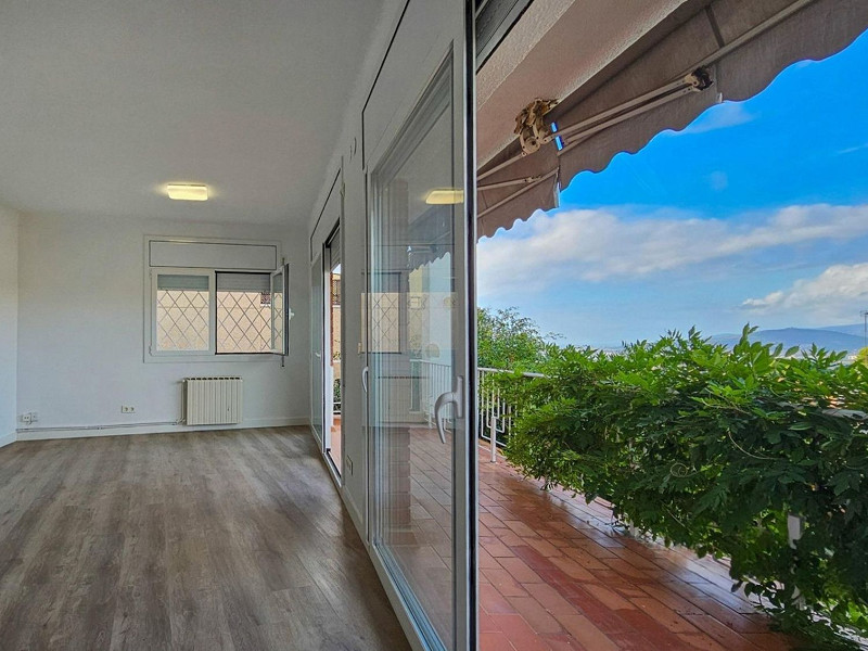 Современный дом с садом в Esplugues de Llobregat, Барселона. Фото:  33