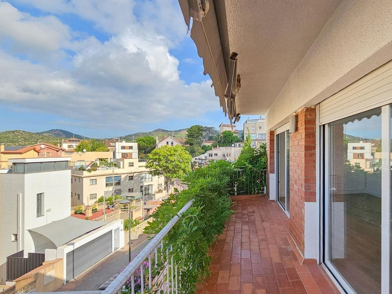 Современный дом с садом в Esplugues de Llobregat, Барселона. Фото:  36
