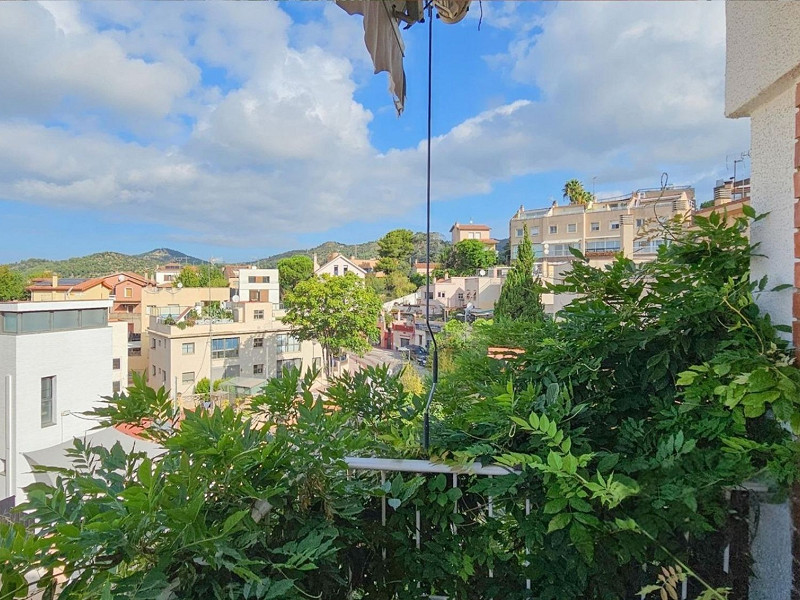 Современный дом с садом в Esplugues de Llobregat, Барселона. Фото:  37