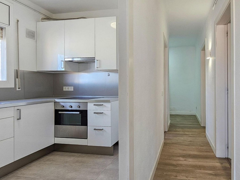 Современный дом с садом в Esplugues de Llobregat, Барселона. Фото:  39