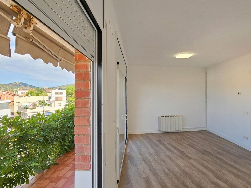 Современный дом с садом в Esplugues de Llobregat, Барселона. Фото:  40