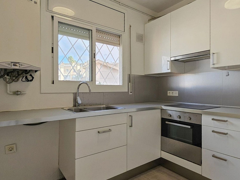 Современный дом с садом в Esplugues de Llobregat, Барселона. Фото:  42