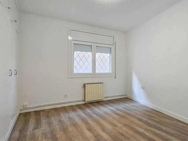 Современный дом с садом в Esplugues de Llobregat, Барселона. Фото:  43