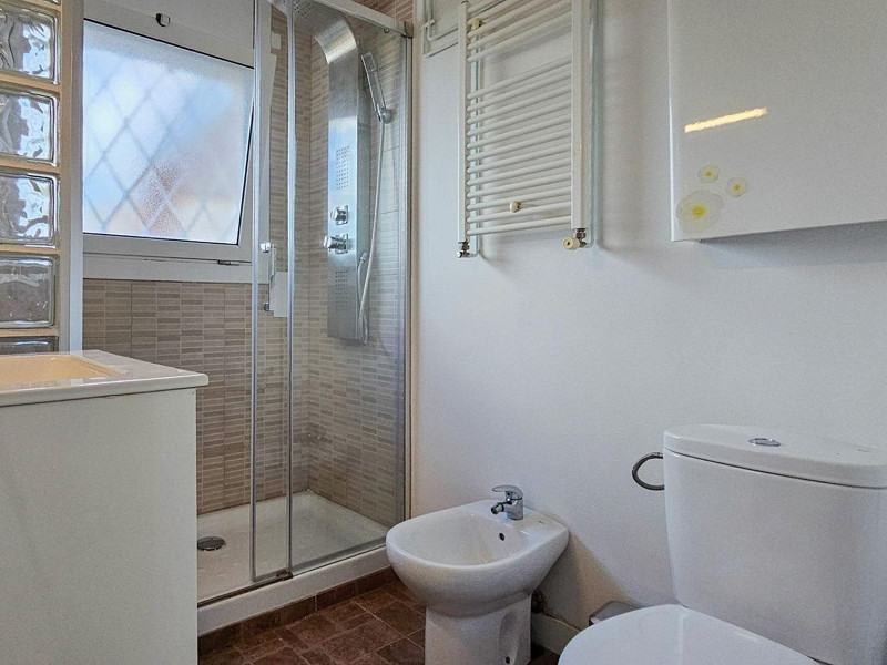 Современный дом с садом в Esplugues de Llobregat, Барселона. Фото:  46