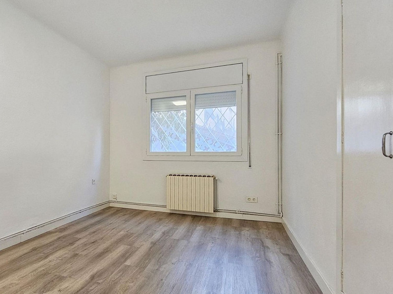 Современный дом с садом в Esplugues de Llobregat, Барселона. Фото:  47