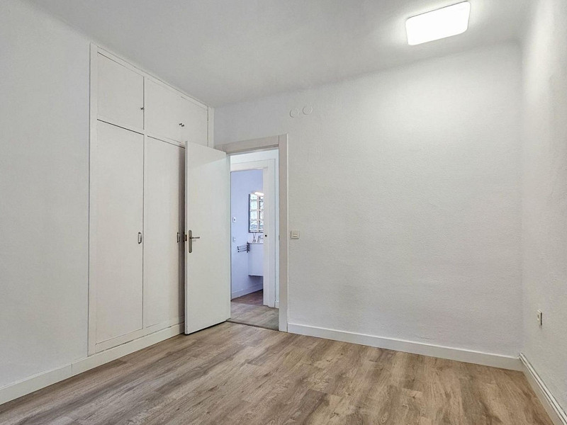 Современный дом с садом в Esplugues de Llobregat, Барселона. Фото:  48