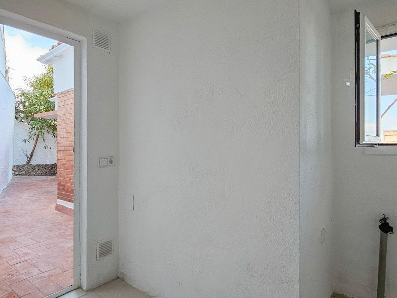 Современный дом с садом в Esplugues de Llobregat, Барселона. Фото:  53