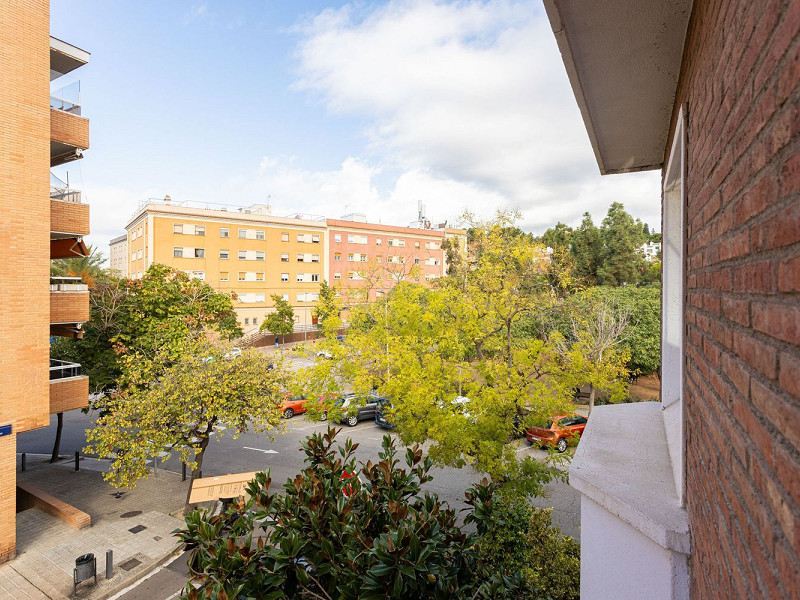 Таунхаус с 4 спальнями в Esplugues de Llobregat, Барселона. Фото:  24
