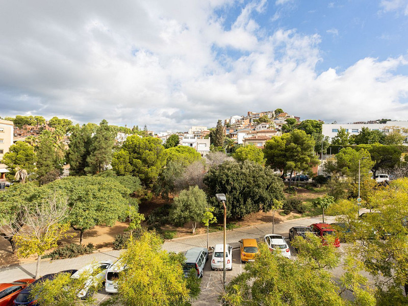 Таунхаус с 4 спальнями в Esplugues de Llobregat, Барселона. Фото:  32