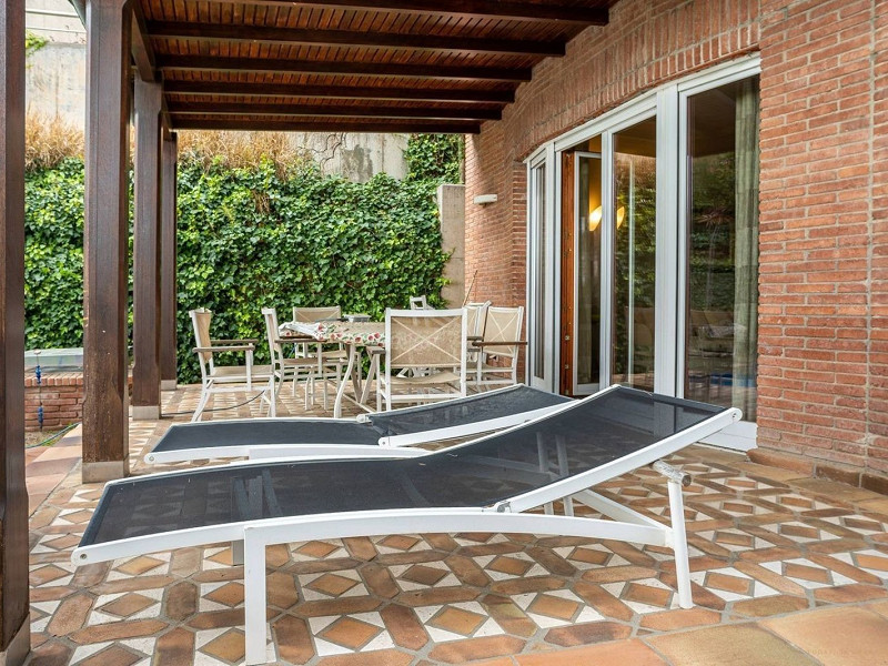 Современная вилла с бассейном в Esplugues de Llobregat, Барселона. Фото:  4