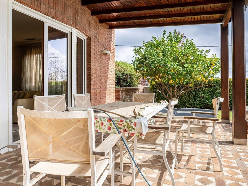 Современная вилла с бассейном в Esplugues de Llobregat, Барселона. Фото:  5