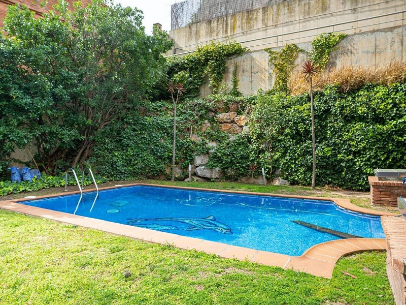 Современная вилла с бассейном в Esplugues de Llobregat, Барселона. Фото:  6