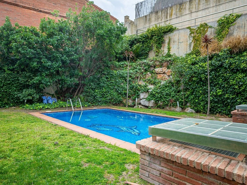 Современная вилла с бассейном в Esplugues de Llobregat, Барселона. Фото:  7