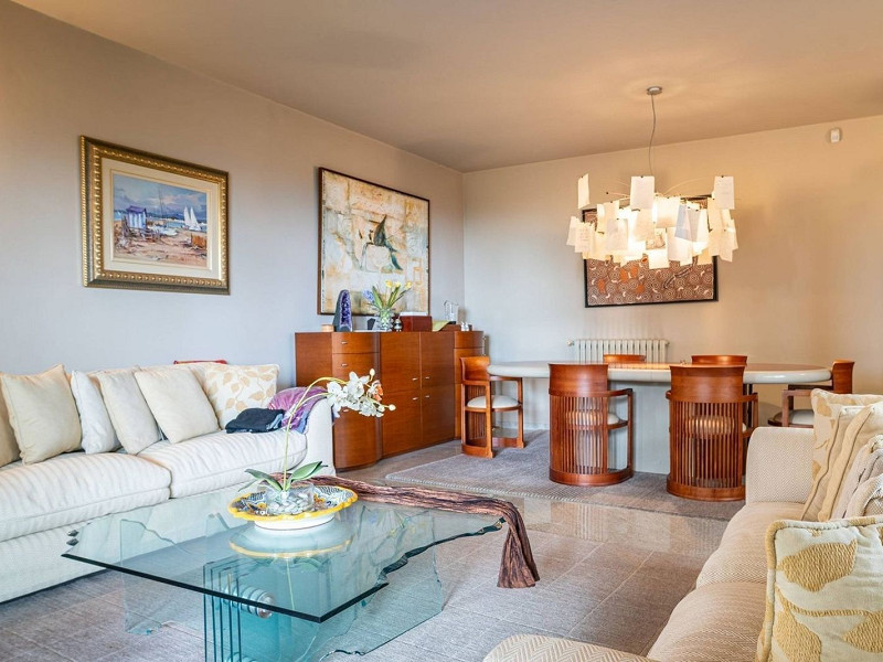 Современная вилла с бассейном в Esplugues de Llobregat, Барселона. Фото:  17
