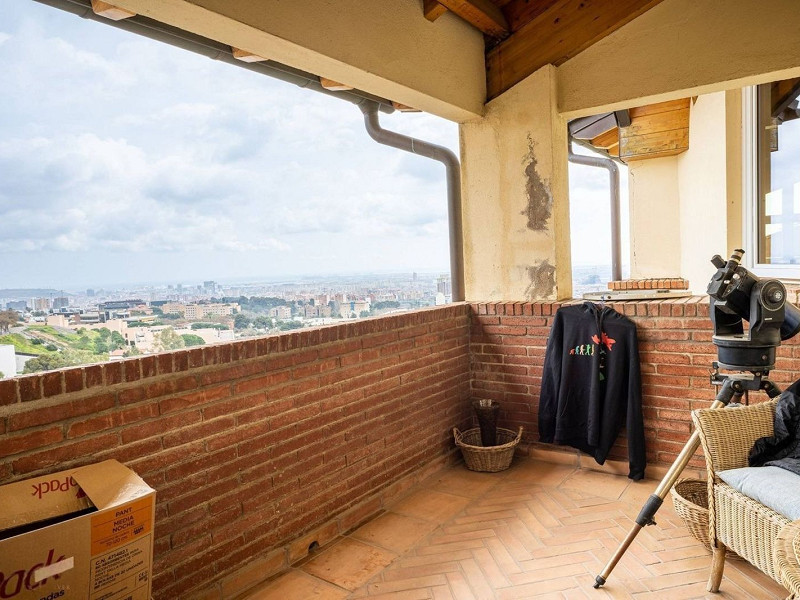 Современная вилла с бассейном в Esplugues de Llobregat, Барселона. Фото:  24