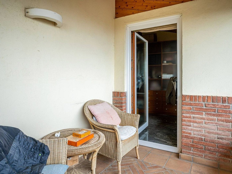 Современная вилла с бассейном в Esplugues de Llobregat, Барселона. Фото:  26