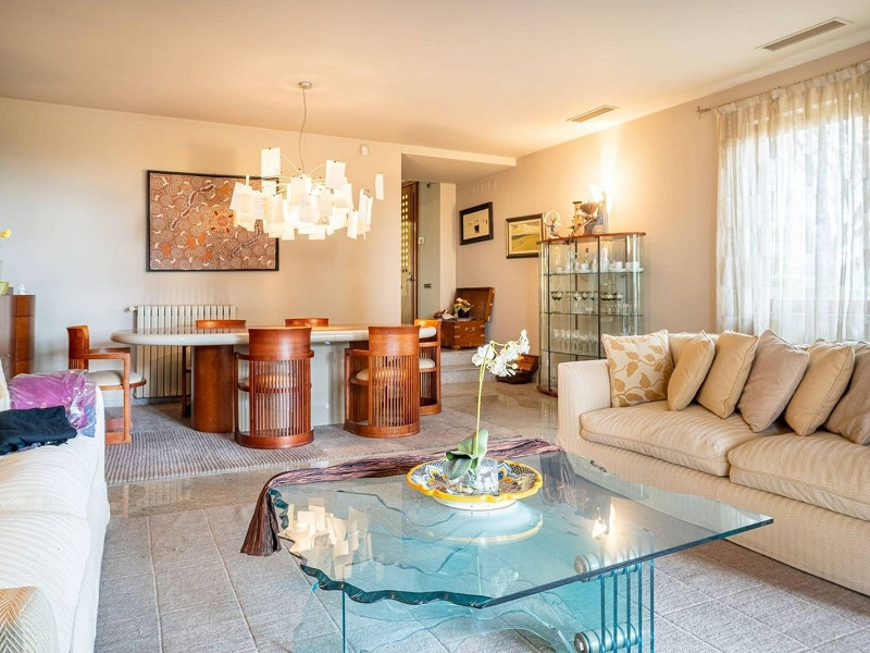 Современная вилла с бассейном в Esplugues de Llobregat, Барселона. Фото:  36