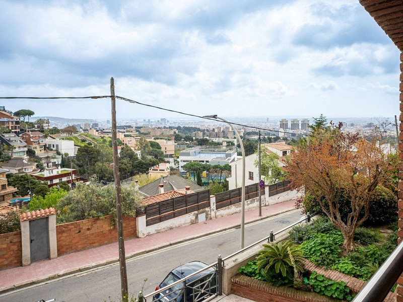 Современная вилла с бассейном в Esplugues de Llobregat, Барселона. Фото:  45