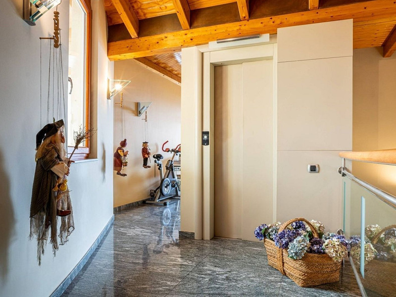 Современная вилла с бассейном в Esplugues de Llobregat, Барселона. Фото:  48