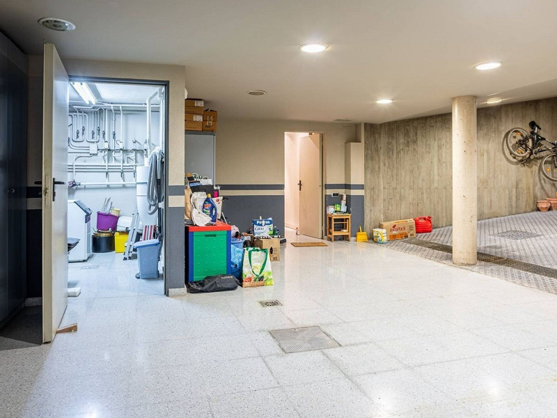 Современная вилла с бассейном в Esplugues de Llobregat, Барселона. Фото:  52