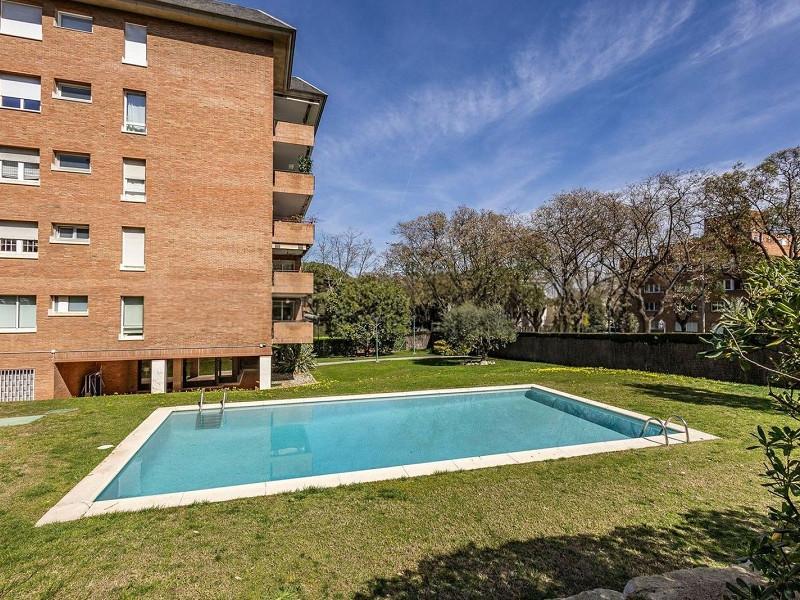 Квартира с террасой и бассейном в Педральбес, Барселона. Фото:  4