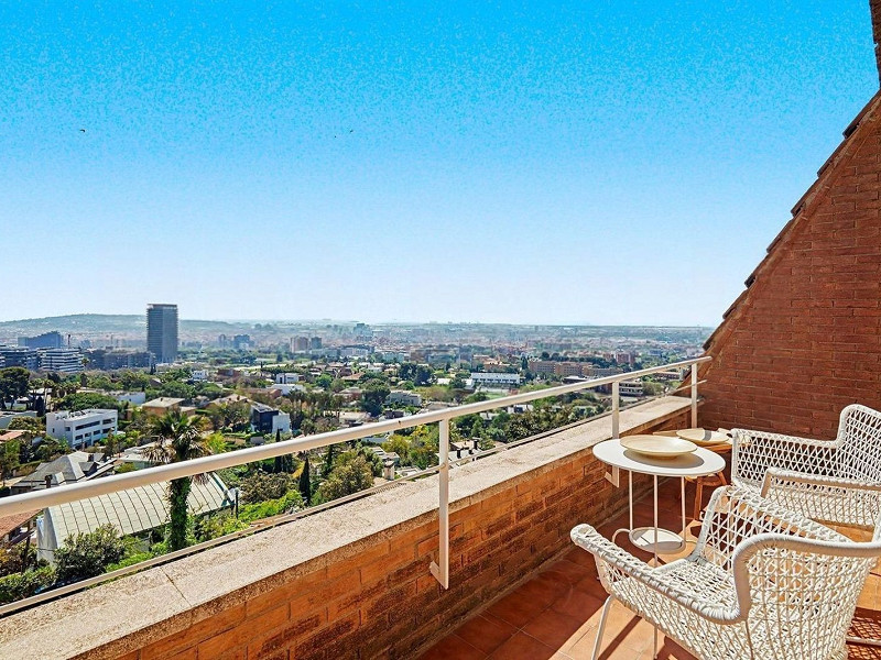Эксклюзивная вилла с панорамным видом на море в Ciutat Diagonal, Барселона. Фото:  26