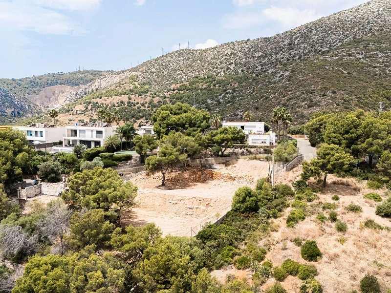 Plot with Sea Views and Approved Project for Two Luxury Detached Villas in Sitges. Photo:  9