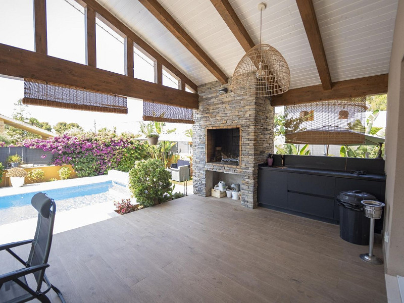 Отдельно стоящий одноэтажный дом с бассейном в 300 метрах от пляжа в Кома-Руге. Фото:  25