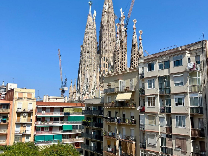 Квартира с частной террасой и видом на Саграда-Фамилия в Барселоне. Фото:  18