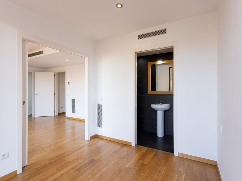 Квартира после ремонта с террасой в Quadrat d’Or, Барселона. Фото:  6